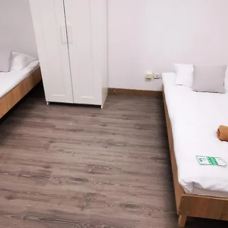 Powstaniec Wola - Private Auberge de jeunesse *