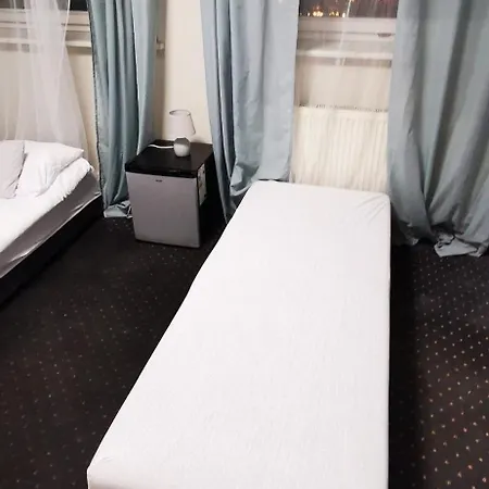 Powstaniec Wola - Private Auberge de jeunesse *